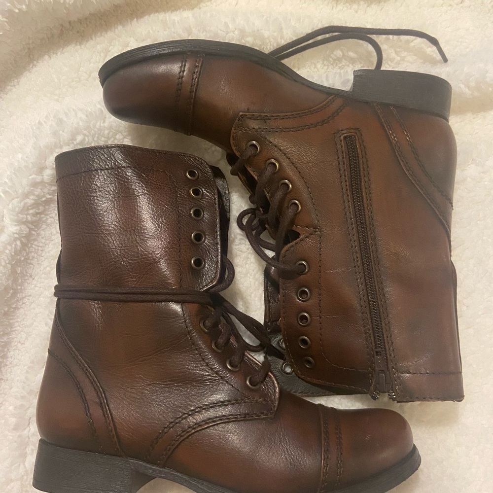 BRAND NEW, NEVER WORN Steve Madden Troopa Leather Booties size 7.